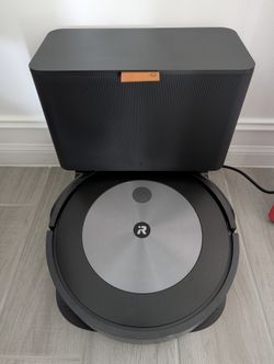 iRobot Roomba J7+ with Dock And Accessories 