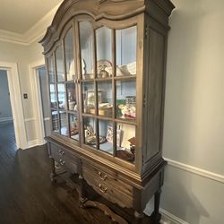 Beautiful Mint Condition Walter E Smith China Cabinet