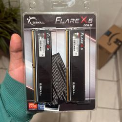  32 GB (2 x 16 GB) DDR5-6000 RAM