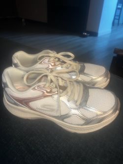 Women’s 6.5 Sketchers