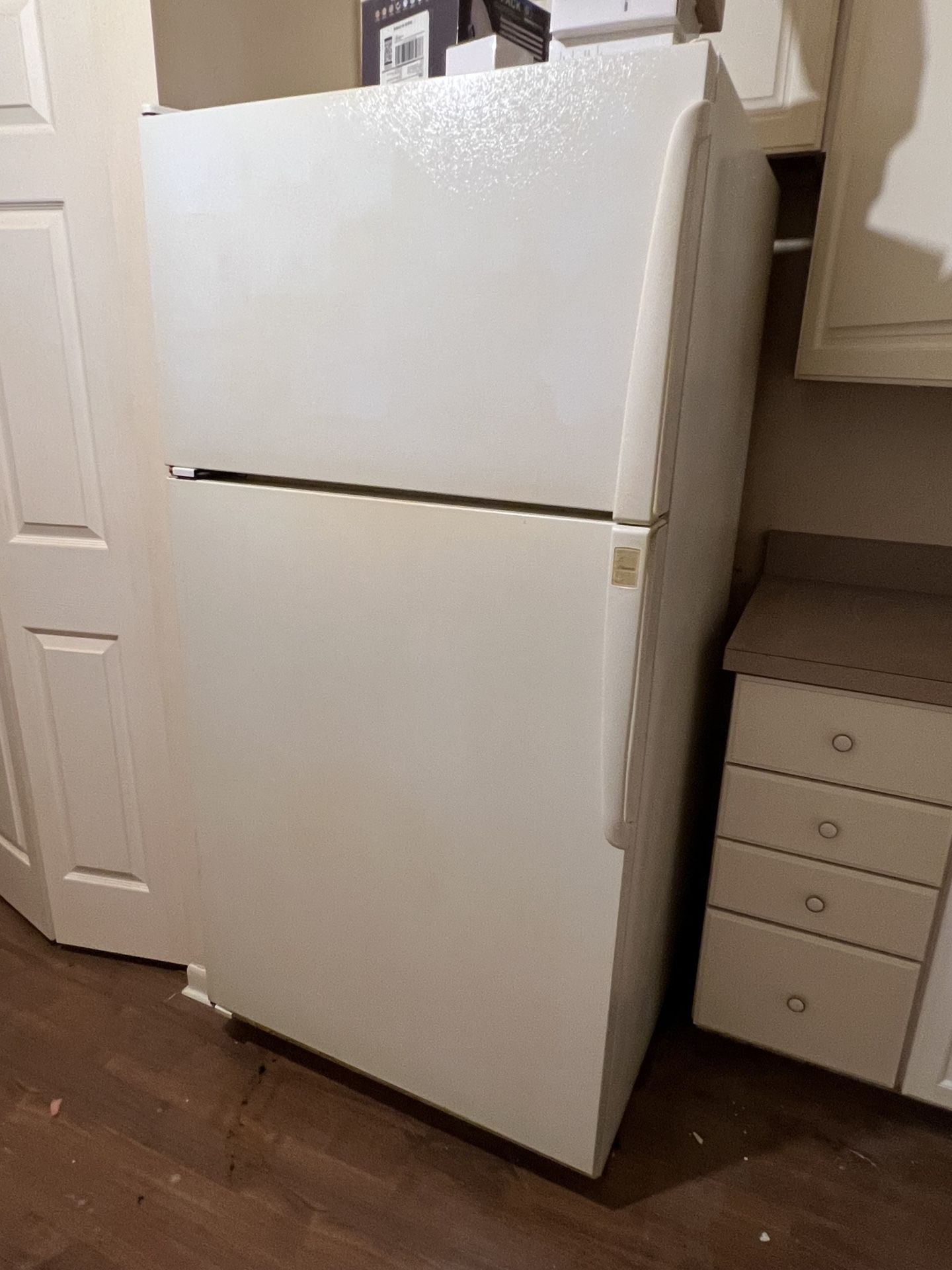 Amana Top Freezer Refrigerator in White