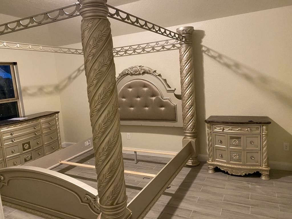 Cassimore Pearl Silver Canopy Bedroom Set Available in Queen King