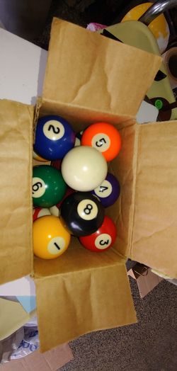 VINTAGE SMALL POOL BALLS SET