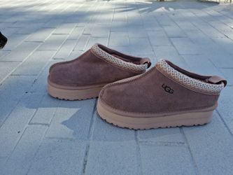 brand new ugg slippers size 8
