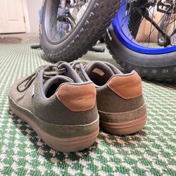 Barefoot Style Sneaker, Green, Mens 11.5, Women's 13