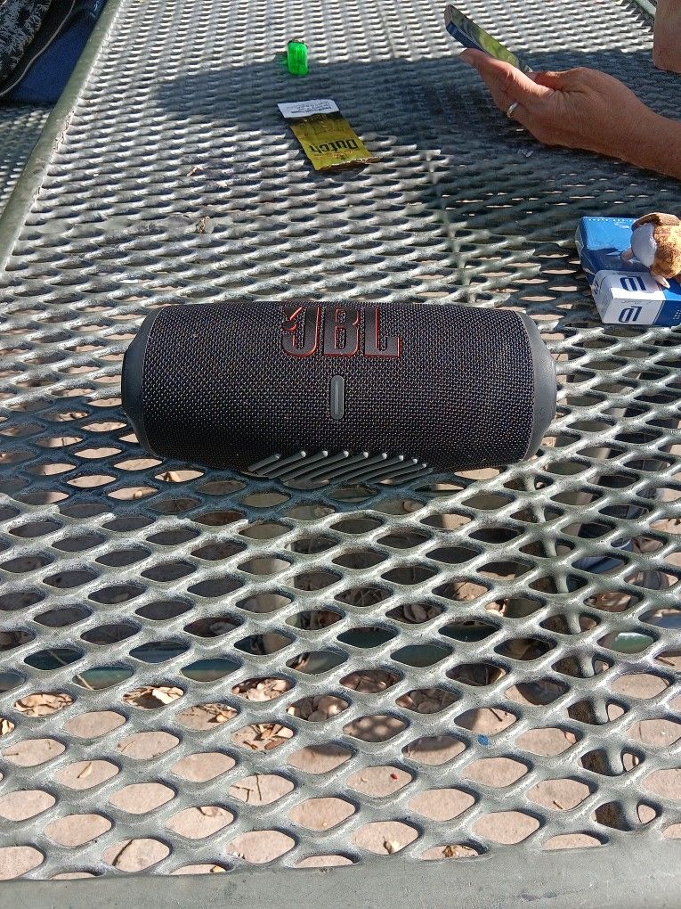 JBL Charge 5 Bluetooth Speaker
