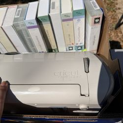 Cricut Expressions machine and accessories
