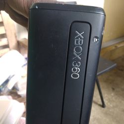 2012 Xbox 360 With Games And Controller And Cord 