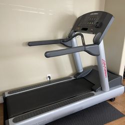 Life Fitness Treadmill 