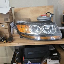 One Pair Hyundai Santa Fe Headlight Assemblies 2007-2012 Blk Housing 