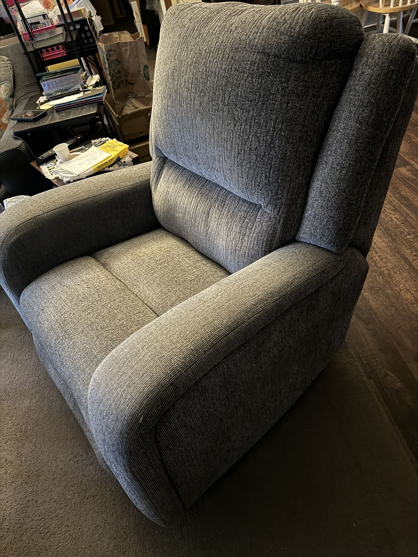 2 Electric Recliners