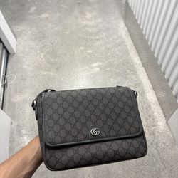Gucci messenger bag