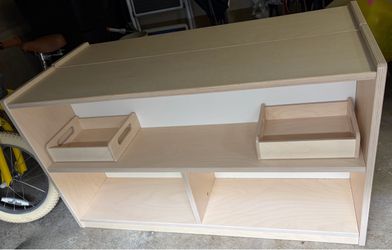 Lovevery Montessori Play Shelf – Great Condition! 🧸🌿
