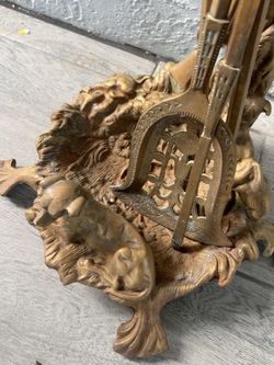 Juego decorativo de herramientas para chimenea con figura de perro.