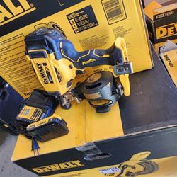 Dewalt Xr Roffing Nailer Brushless 20v Kit Baterie And Charger Bag Included $310