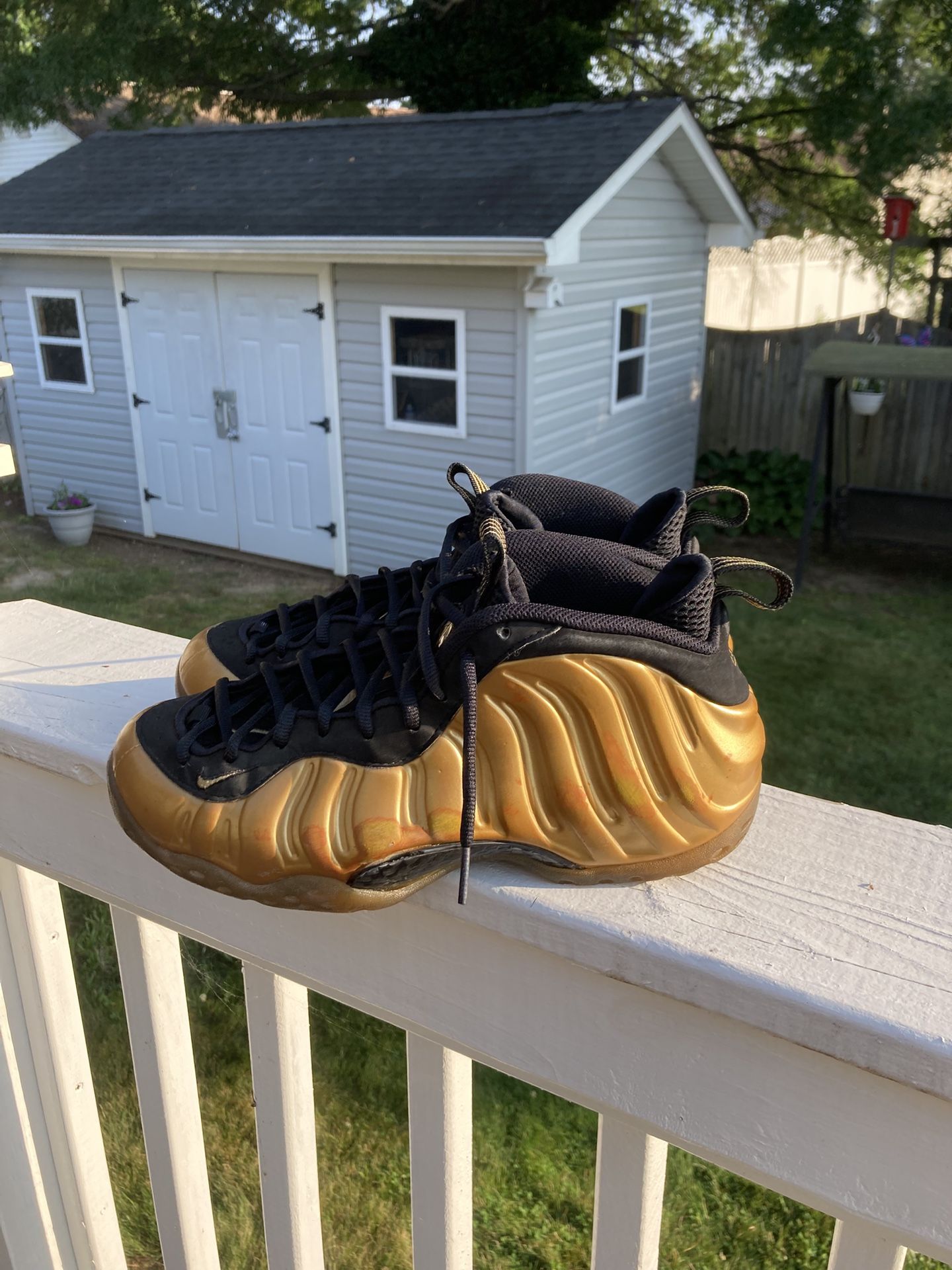 Nike Foamposite gold metallic size 9 mens.