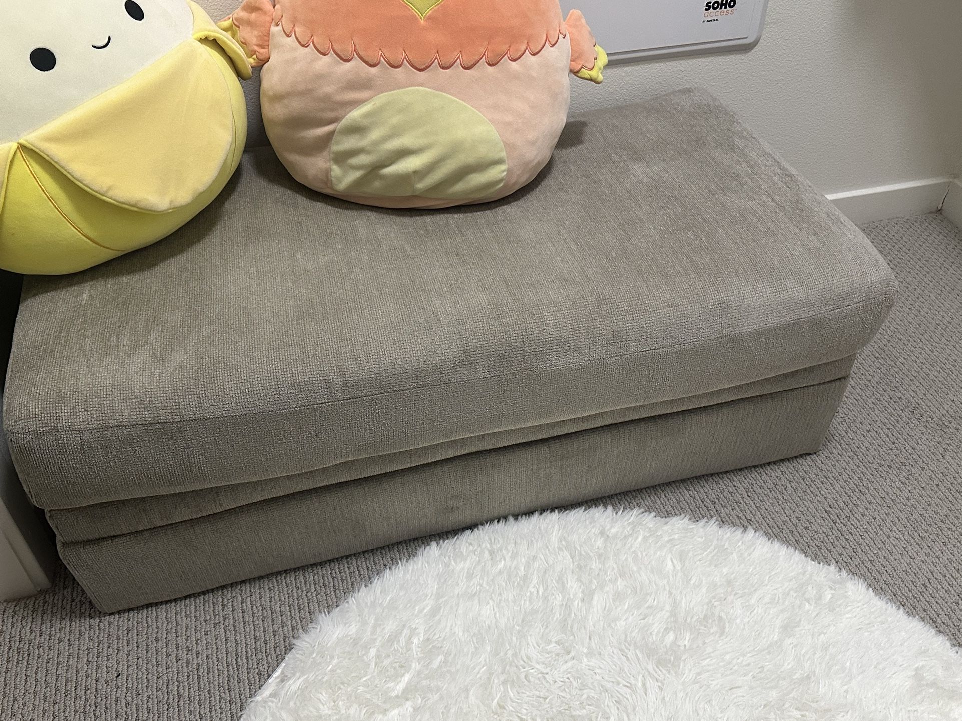 MoveOut Sale : Brand New Modern and Comfortable Ottoman