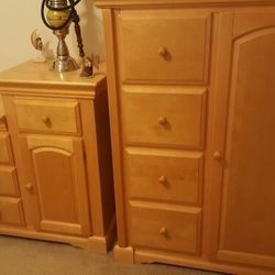 Nice changing table and dreser