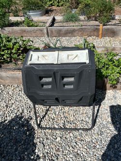 Dual chamber compost tumbler