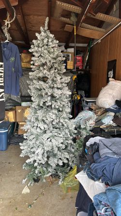 Flaked Snow Christmas Tree