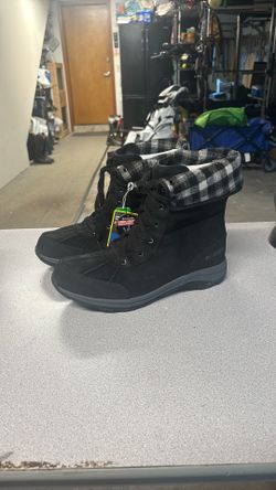 Brand New Columbia Snow Boots Hear Resistant Size 12