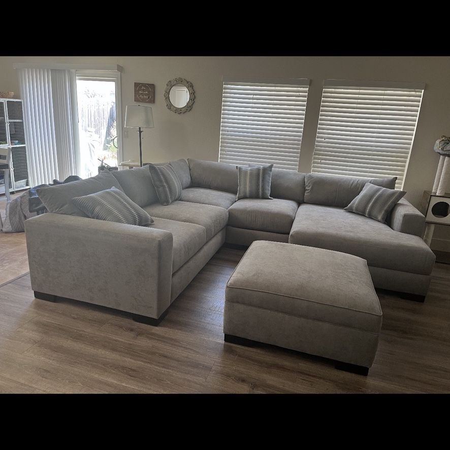 Sectional Sofa 