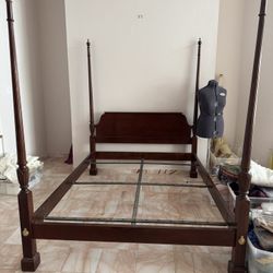 Wood Spindle Bed Frame Queen Size 