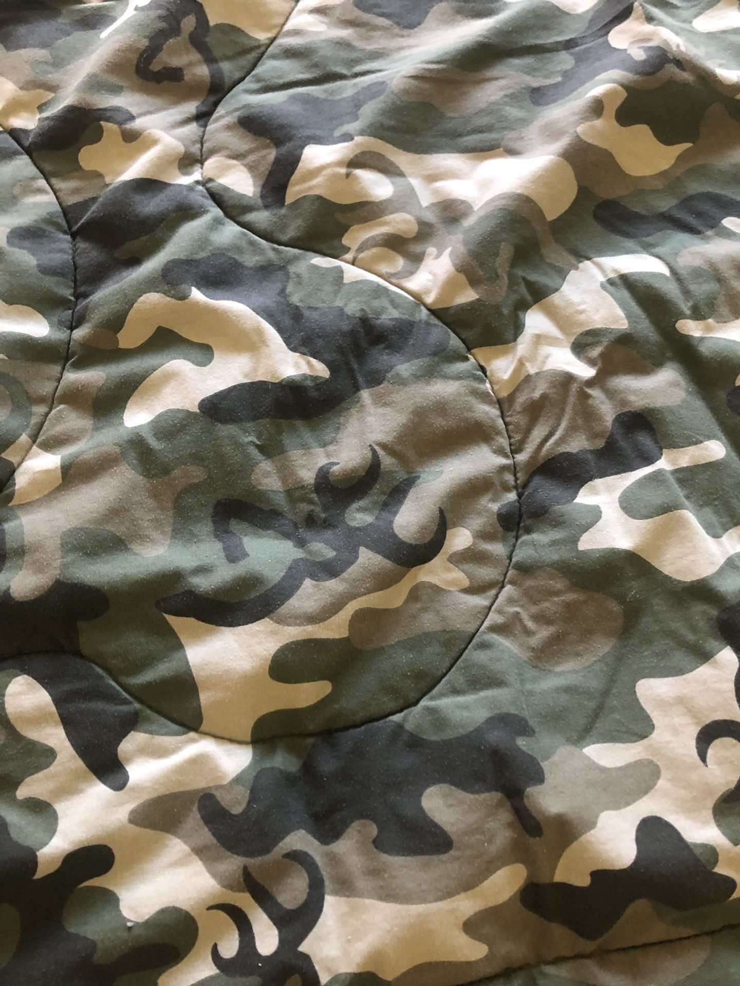 Full Size Camo Comforter