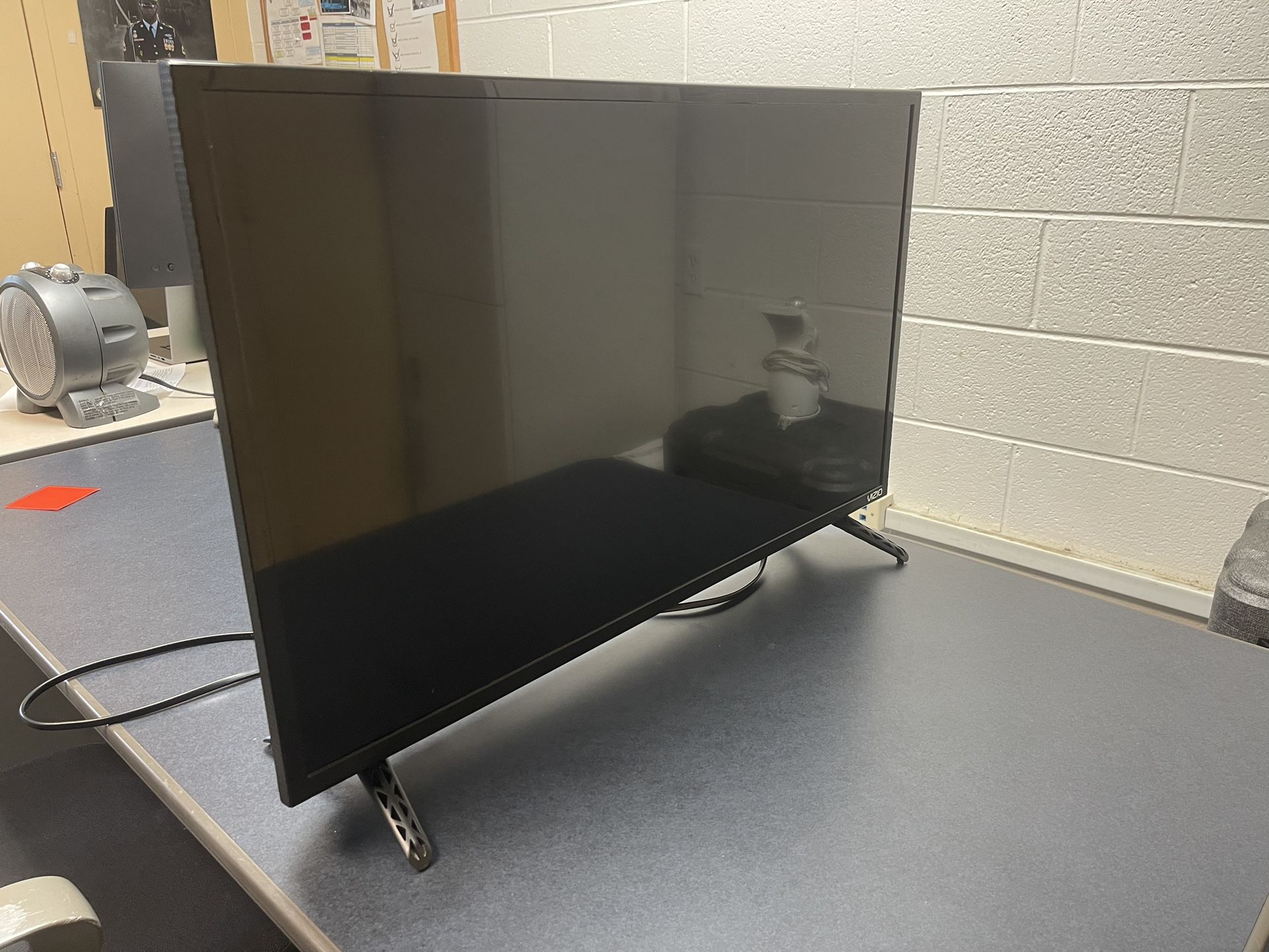 VIZIO 32” Smart TV 