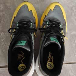 Brooks Trail Runners Size 9 Lightly Used 