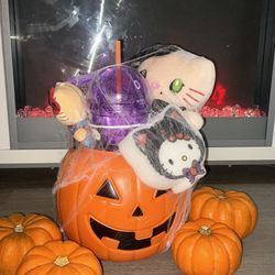 Chucky/Tiffany Hello Kitty Spooky Boo Basket