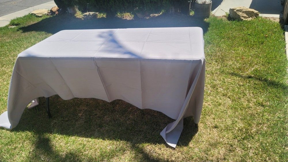 Gray Rectangular Tablecloths (4)