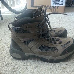 Vasque Breeze Size 9