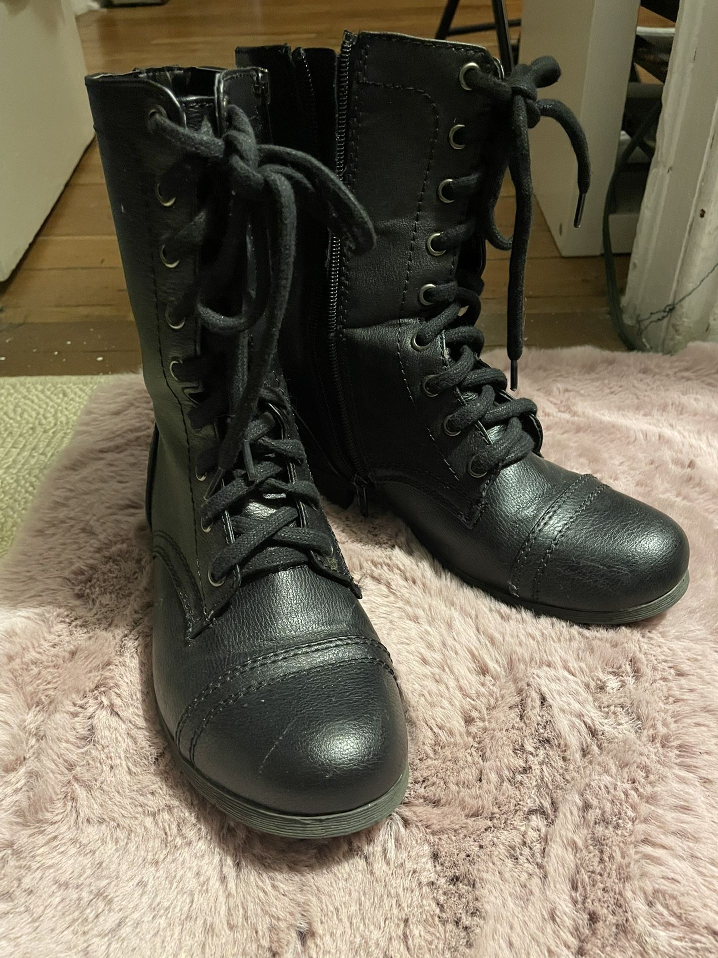Women’s Black Boots Size 7