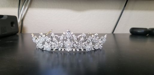 Bridal or quinsiañera crown