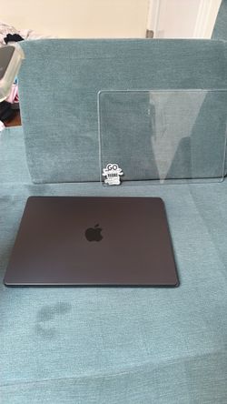 New MacBook Pro (space grey) w/ M5 Chip
