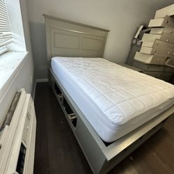 Used Queen Size Bedroom Set 