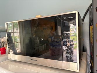 1250W Microwave (NN-SN965S) – Stainless Steel