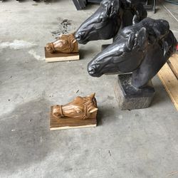 2 Horse Head Statues  Pre Cast For Gate Entrance