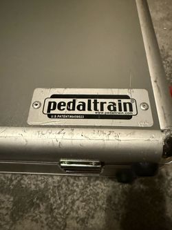 Pedal train pedal board with aluminum carry case