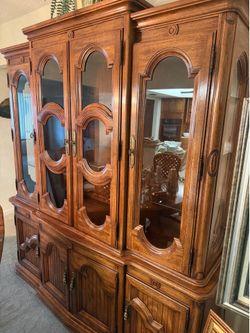 Drexel, wood and glass hutch /China cabin