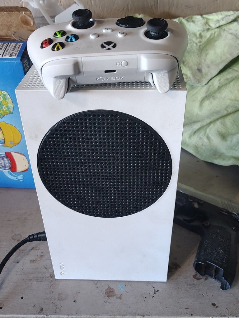 1 TB Xbox Series S Month Old