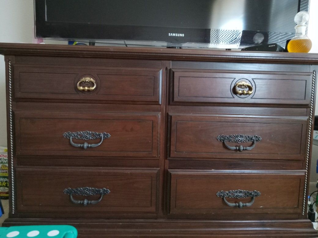 Free Wood Dresser