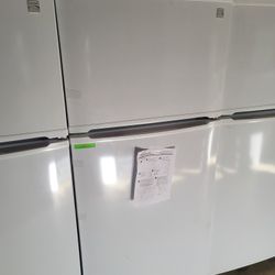 New 30" Wide Kenmore Apartment Size Top Freezer Refrigerator 