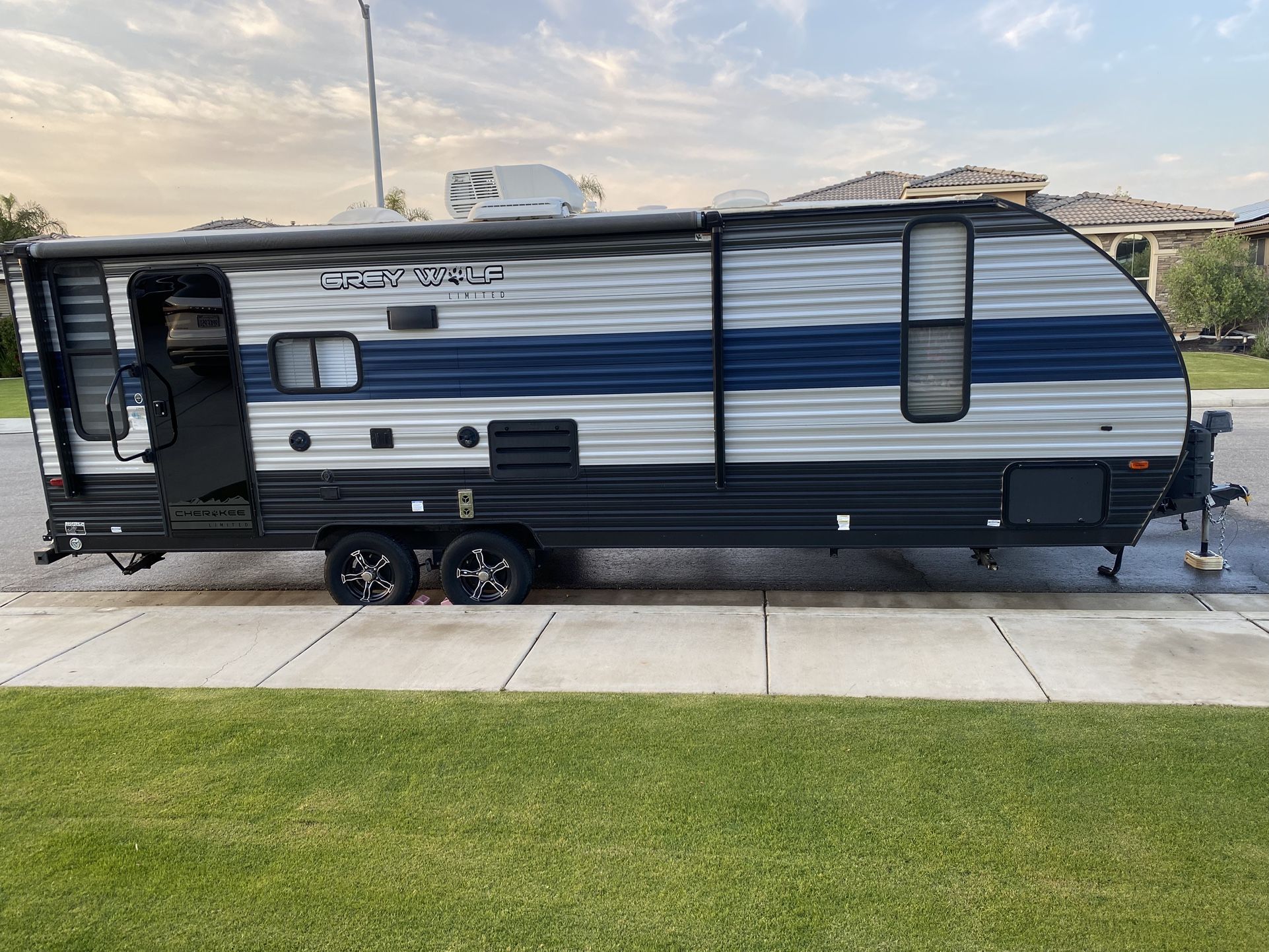 2021 Cherokee by Forest River Grey Wolf 23MK