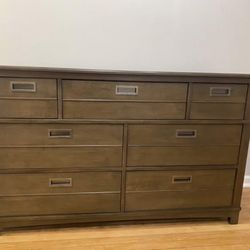 Smartstuff Varsity dresser by Universal Furniture