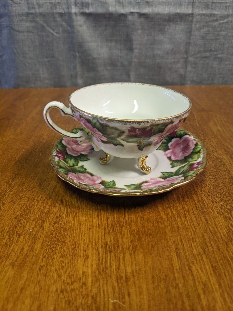 Vintage Fine Bone China Beautiful Yada china teacup and saucers
Yada