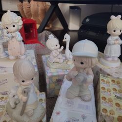 Precious Moments Figurines 