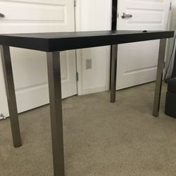 Desk. Great condition!!