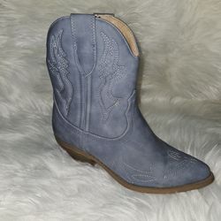 Women's boots size 7.5